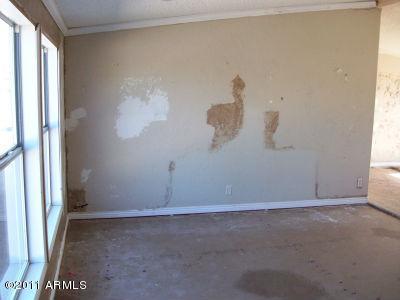 1766 South Sombrero Road Apache Junction, AZ 85119 - Photo 5 of 14 Living Room