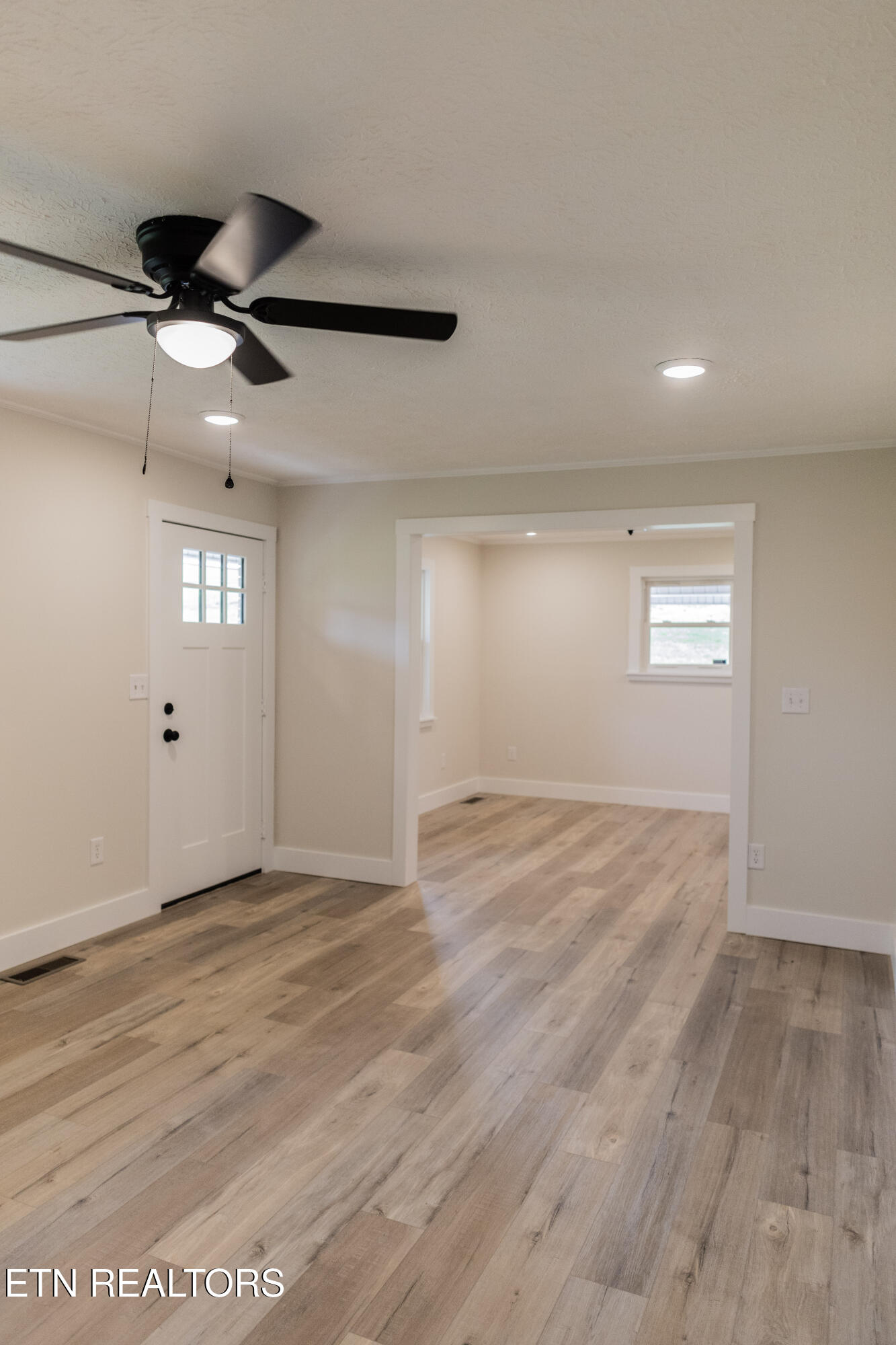7288 Lakeshore Drive Rutledge, TN 37861 - Photo 12 of 56 Living Room