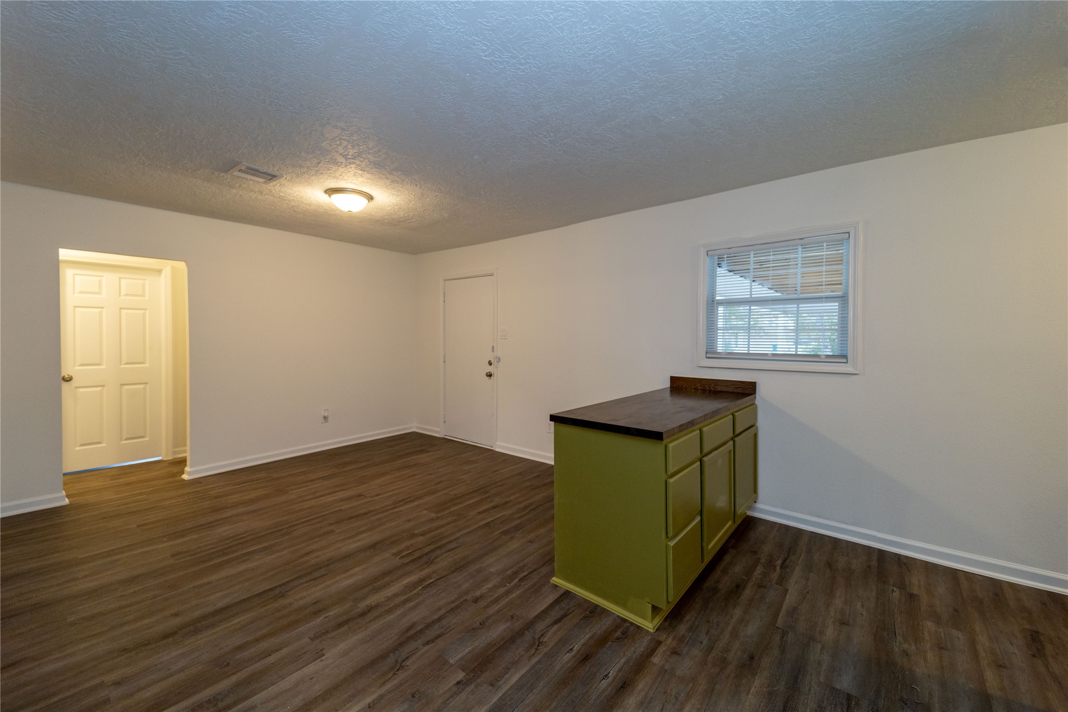 507 West Decatur Avenue Orange, TX 77630 - Photo 8 of 31