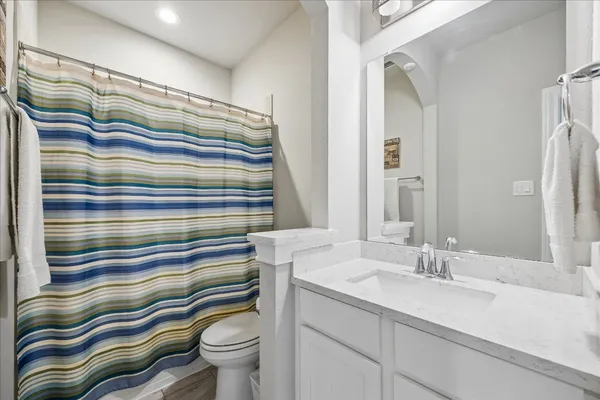 $535,000 | 1702 Oak Leaf Pass Drive, Houston, TX 77055