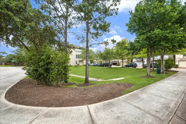$535,000 | 1702 Oak Leaf Pass Drive, Houston, TX 77055