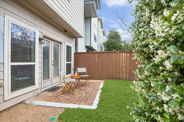 $535,000 | 1702 Oak Leaf Pass Drive, Houston, TX 77055