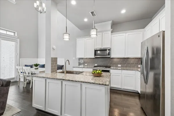 $535,000 | 1702 Oak Leaf Pass Drive, Houston, TX 77055