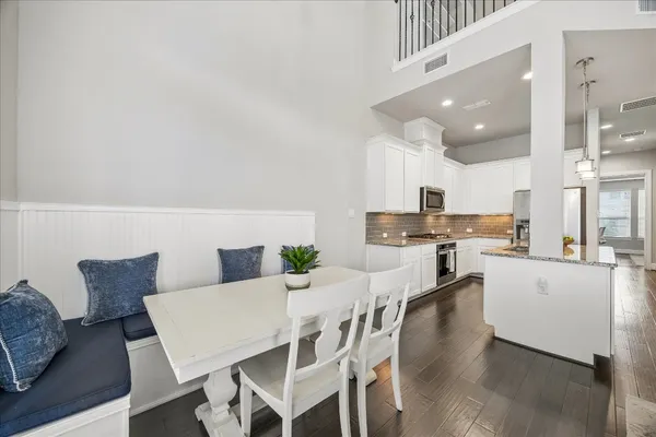$535,000 | 1702 Oak Leaf Pass Drive, Houston, TX 77055