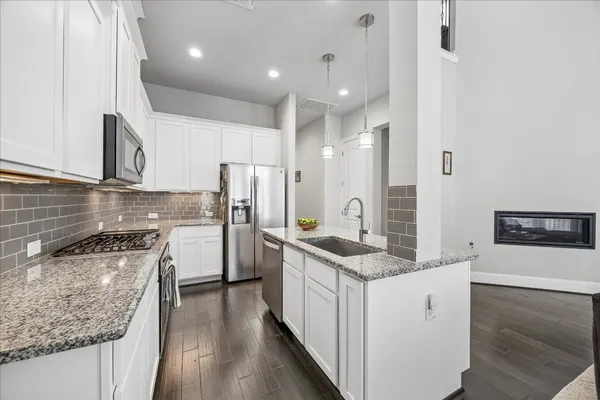 $535,000 | 1702 Oak Leaf Pass Drive, Houston, TX 77055