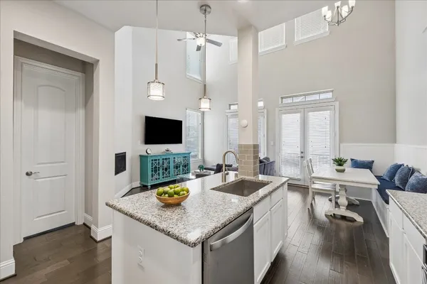 $535,000 | 1702 Oak Leaf Pass Drive, Houston, TX 77055