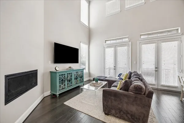 $535,000 | 1702 Oak Leaf Pass Drive, Houston, TX 77055