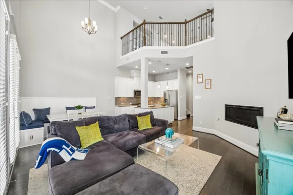 $535,000 | 1702 Oak Leaf Pass Drive, Houston, TX 77055