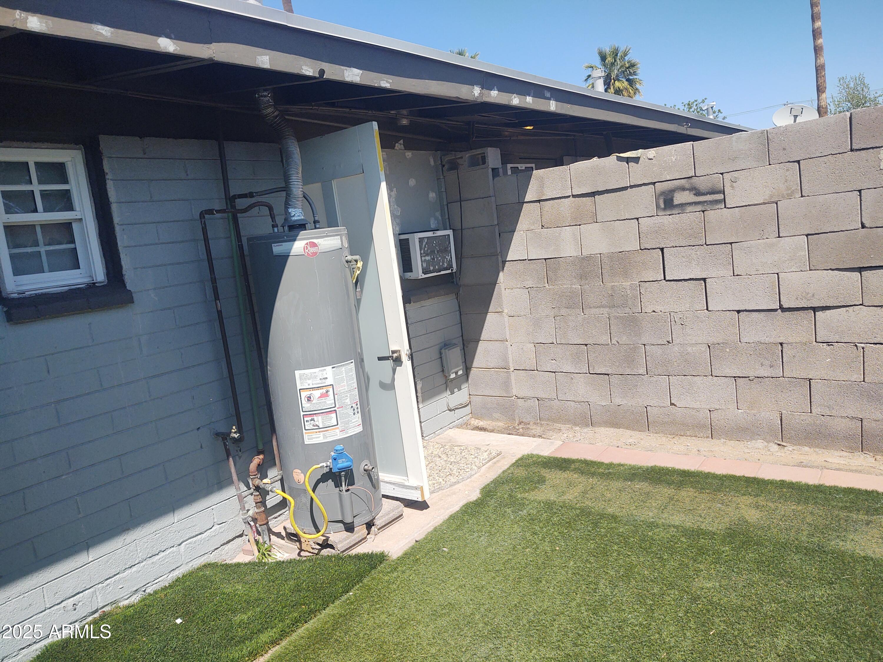 1625 East Pinchot Avenue Phoenix, AZ 85016 - Photo 6 of 6 a front view of a house with garden