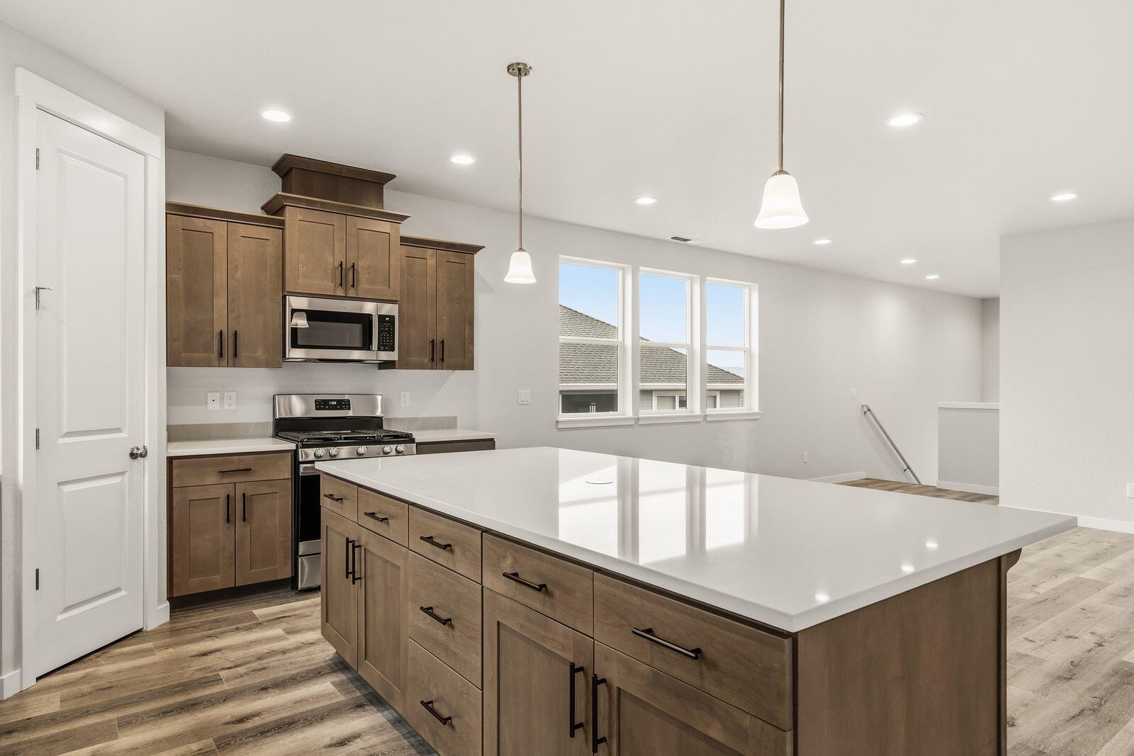 669 Old Waverly Way, Unit 20 Eagle Point, OR 97524 - Photo 10 of 32 a kitchen with stainless steel appliances granite countertop a sink a stove and a refrigerator