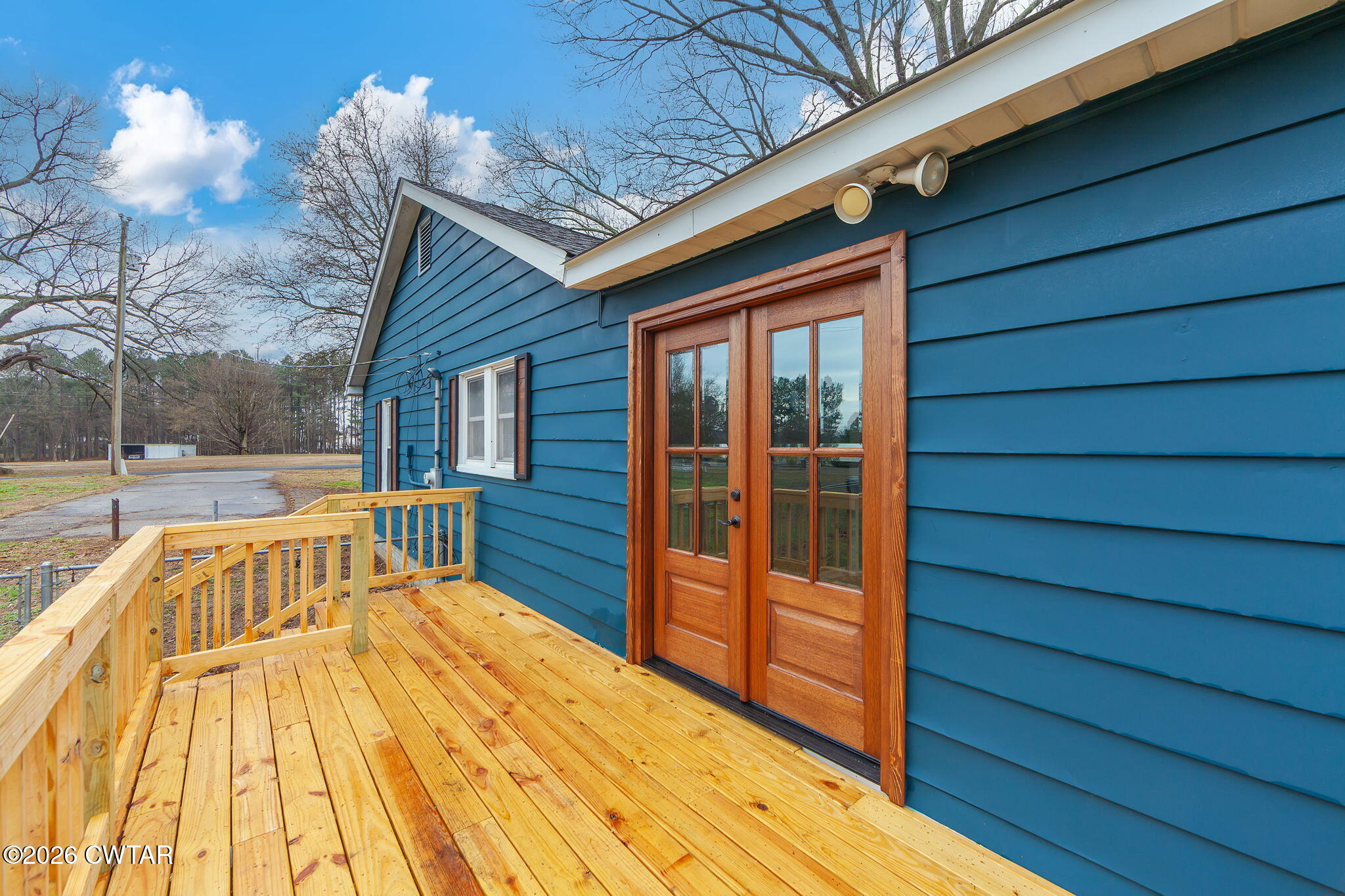 28 Mt Orange Road Trenton, TN 38382 - Photo 24 of 31 a view of balcony with a potted plant