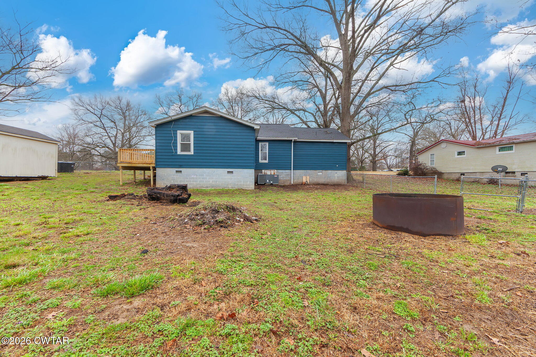 28 Mt Orange Road Trenton, TN 38382 - Photo 28 of 31 a house view with a garden space