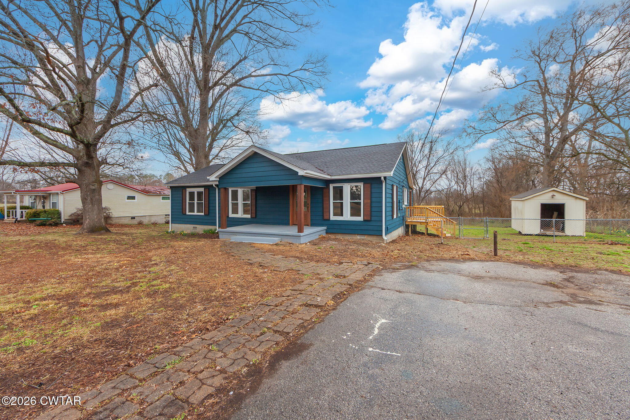 28 Mt Orange Road Trenton, TN 38382 - Photo 3 of 31 a front view of a house with a yard