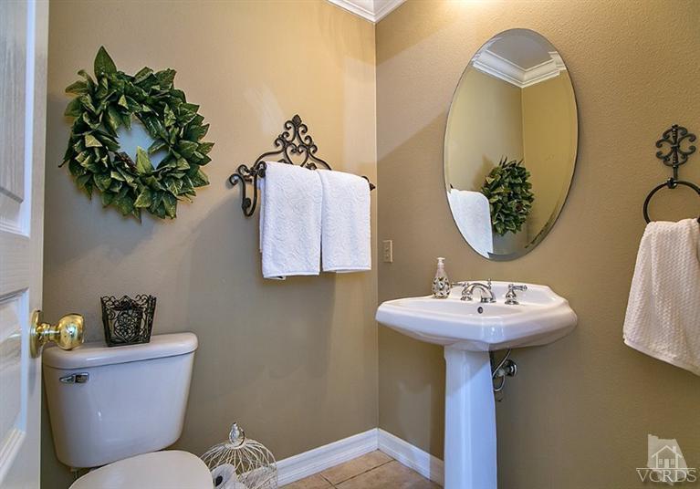 239 Knoll Ridge Road Simi Valley, CA 93065 - Photo 13 of 61 a bathroom with a toilet sink and mirror