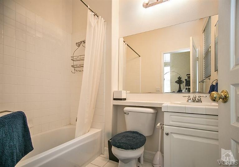 239 Knoll Ridge Road Simi Valley, CA 93065 - Photo 30 of 61 a bathroom with a sink toilet and shower