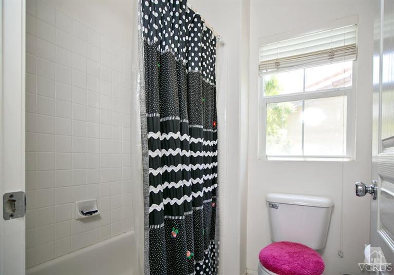 239 Knoll Ridge Road Simi Valley, CA 93065 - Photo 38 of 61 a bathroom with a toilet a sink and shower