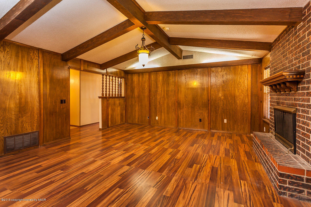 8202 Santa Fe Trail Amarillo, TX 79110 - Photo 8 of 23 Living Room