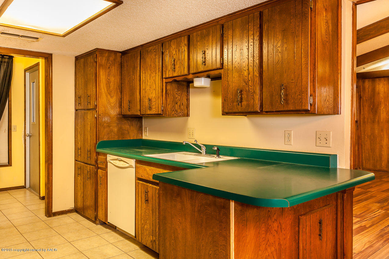 8202 Santa Fe Trail Amarillo, TX 79110 - Photo 10 of 23 Kitchen