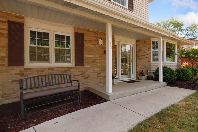 525 North Rohlwing Road Palatine, IL 60074 - Photo 2 of 38 Gallery Image 2