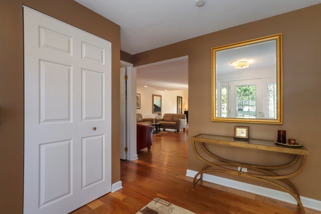 525 North Rohlwing Road Palatine, IL 60074 - Photo 3 of 38 Gallery Image 3