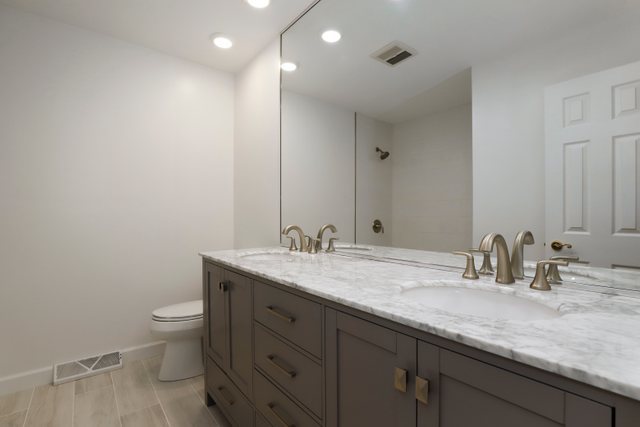 525 North Rohlwing Road Palatine, IL 60074 - Photo 26 of 38 Gallery Image 26