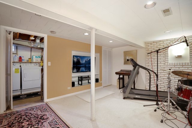 525 North Rohlwing Road Palatine, IL 60074 - Photo 28 of 38 Gallery Image 28