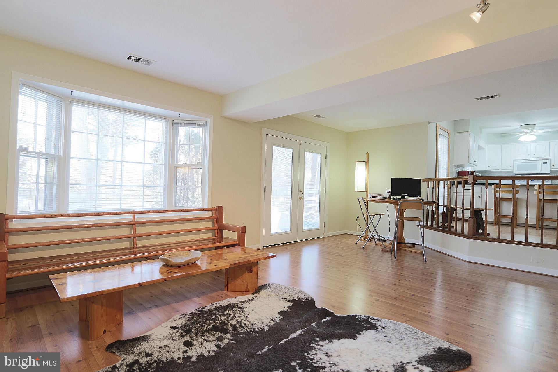 10129 Red Spruce Road Fairfax, VA 22032 - Photo 6 of 26 Living Room