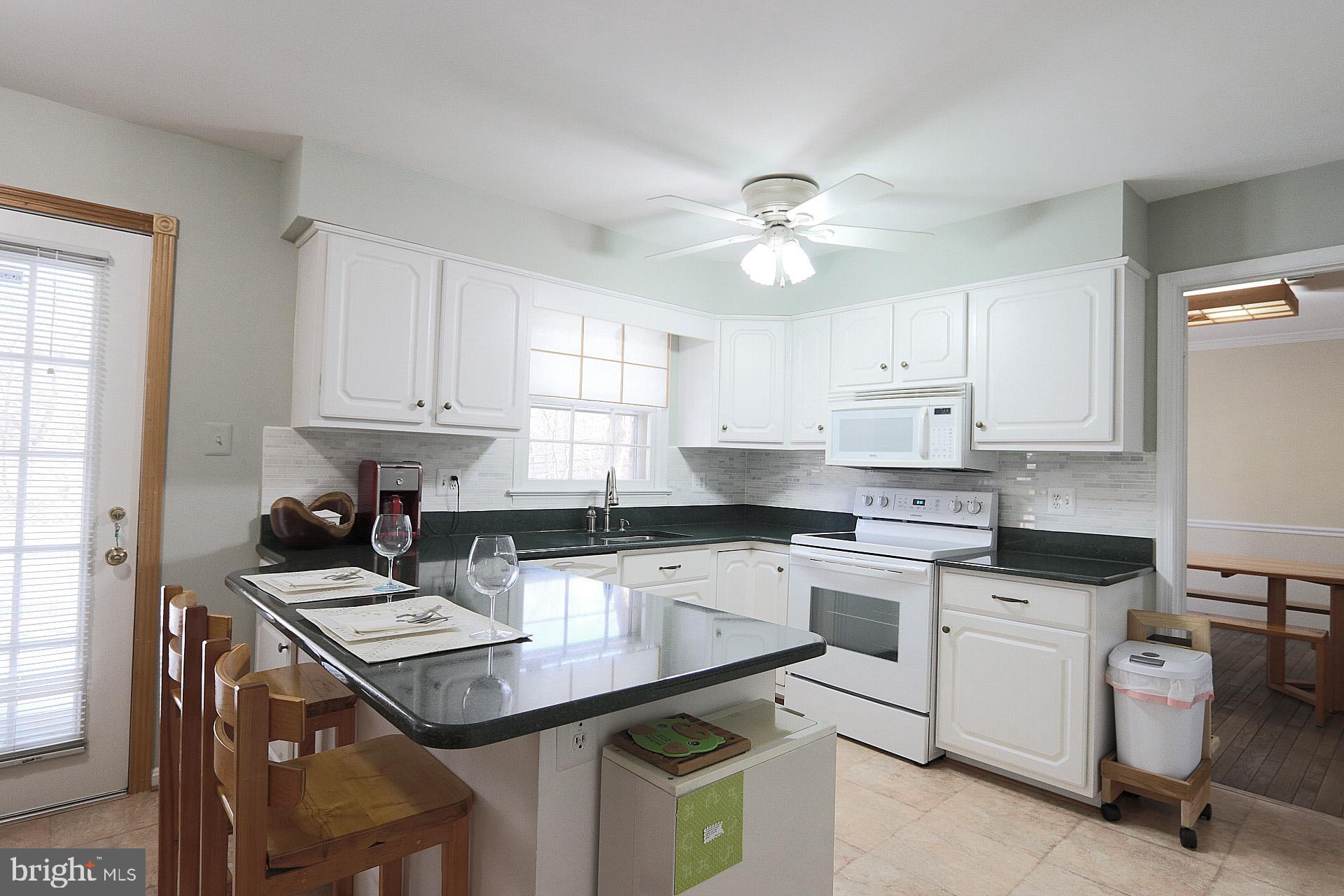 10129 Red Spruce Road Fairfax, VA 22032 - Photo 8 of 26 Kitchen