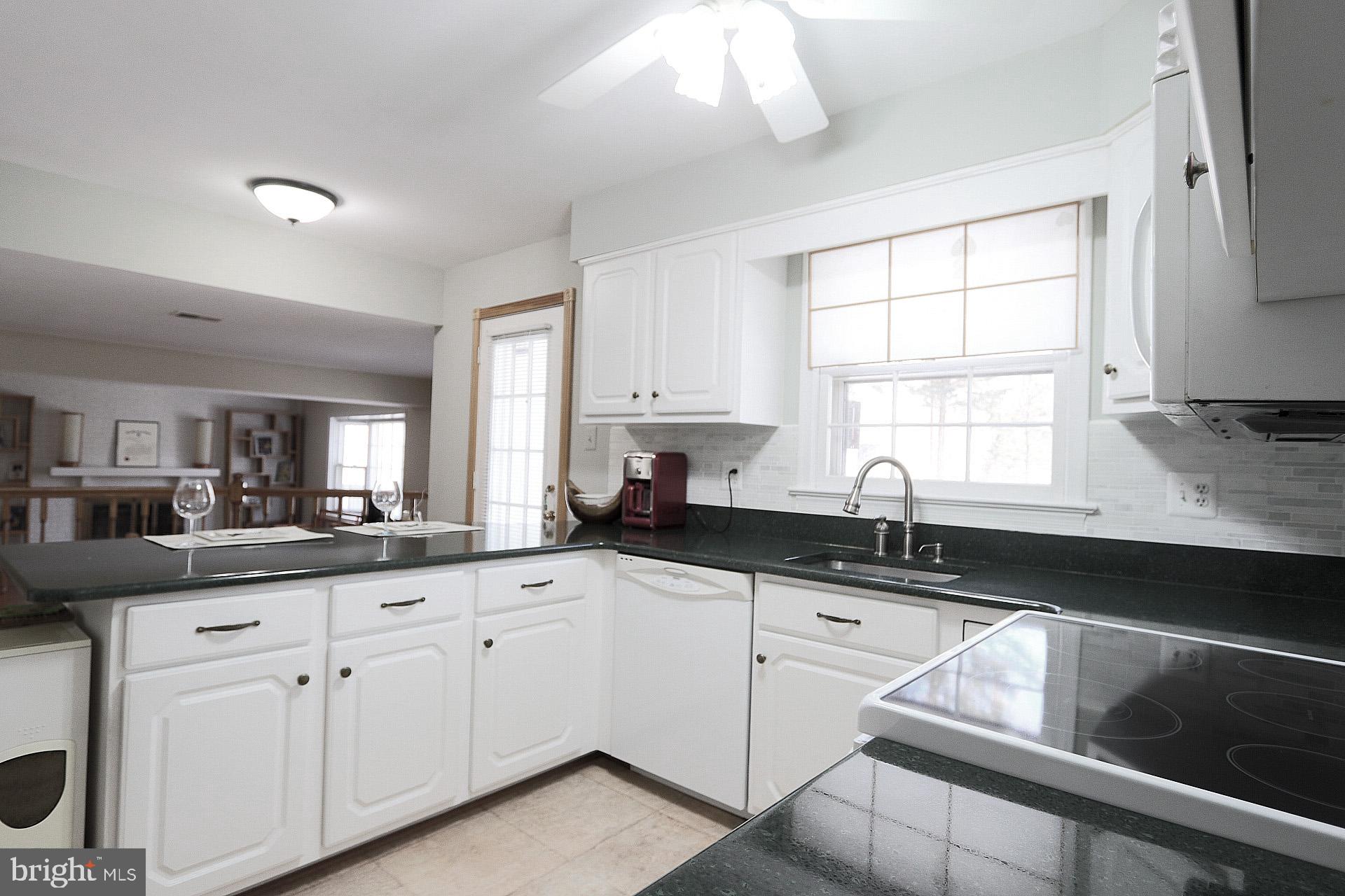 10129 Red Spruce Road Fairfax, VA 22032 - Photo 9 of 26 Kitchen