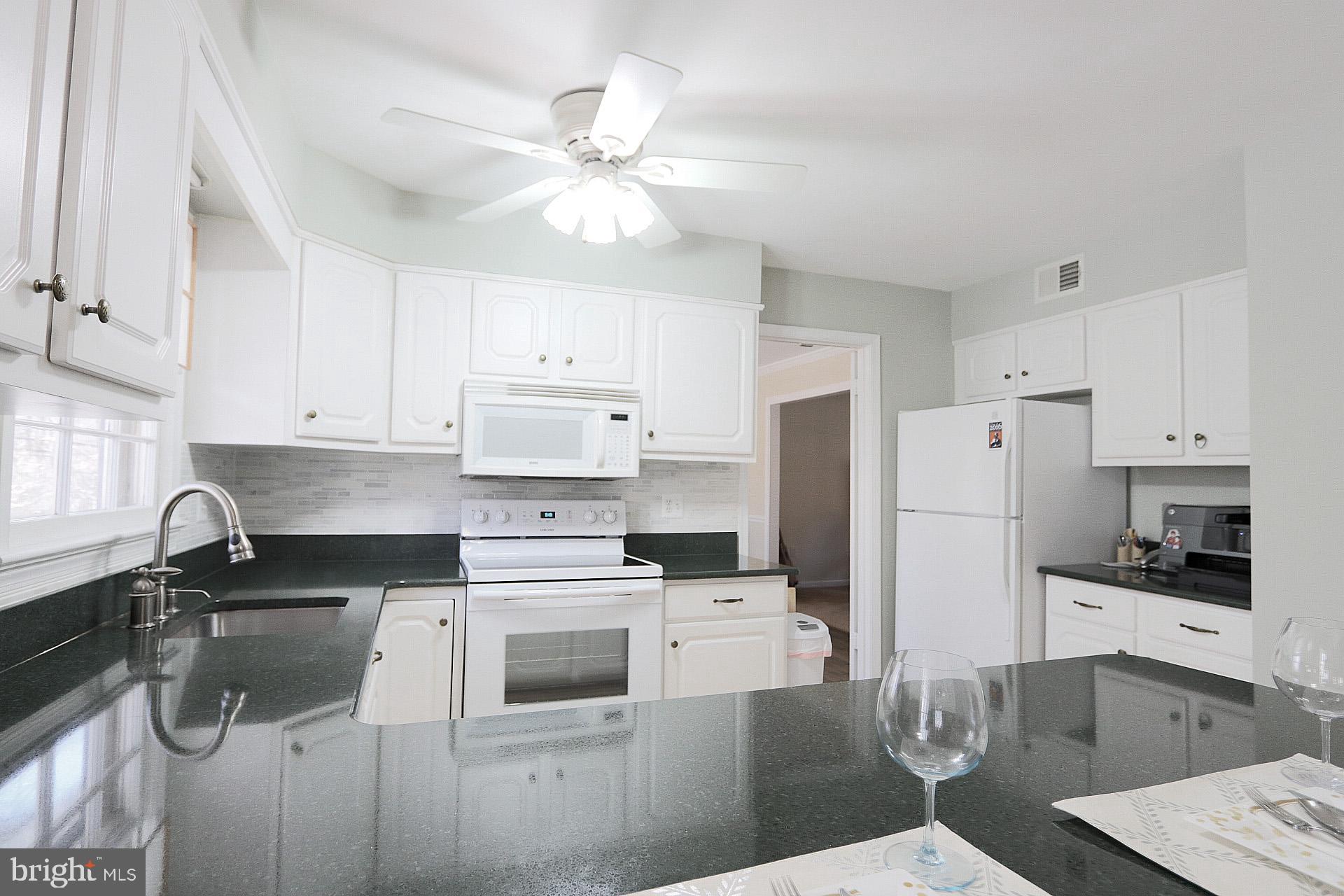 10129 Red Spruce Road Fairfax, VA 22032 - Photo 10 of 26 Kitchen