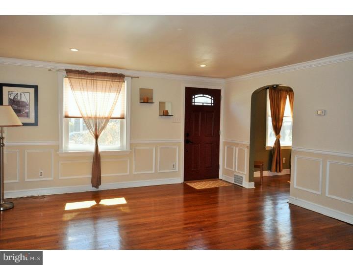 49 Greenhill Road Springfield, PA 19064 - Photo 14 of 25 Living Room