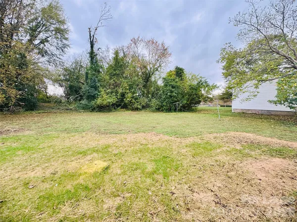 $1,500 | 508 Elm Avenue, Mount Holly, NC 28120
