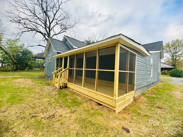 $1,500 | 508 Elm Avenue, Mount Holly, NC 28120