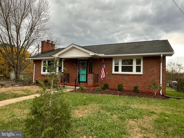 $294,500 | 201 Woodland Avenue, Luray, VA 22835