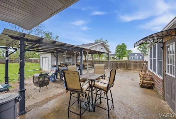 $279,900 | 733 Lake Drive, Herculaneum, MO 63048