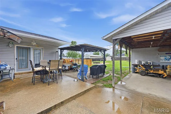 $279,900 | 733 Lake Drive, Herculaneum, MO 63048