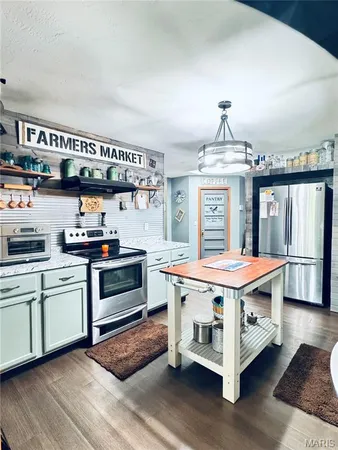 $279,900 | 733 Lake Drive, Herculaneum, MO 63048