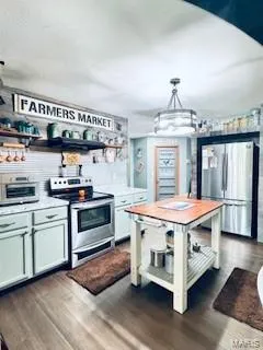 $279,900 | 733 Lake Drive, Herculaneum, MO 63048