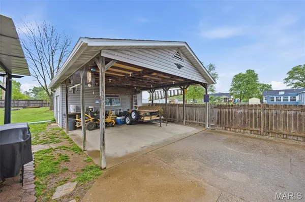 $279,900 | 733 Lake Drive, Herculaneum, MO 63048