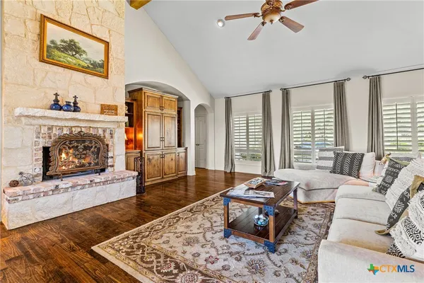 $1,250,000 | 204 Kendall Jackson, Comfort, TX 78013
