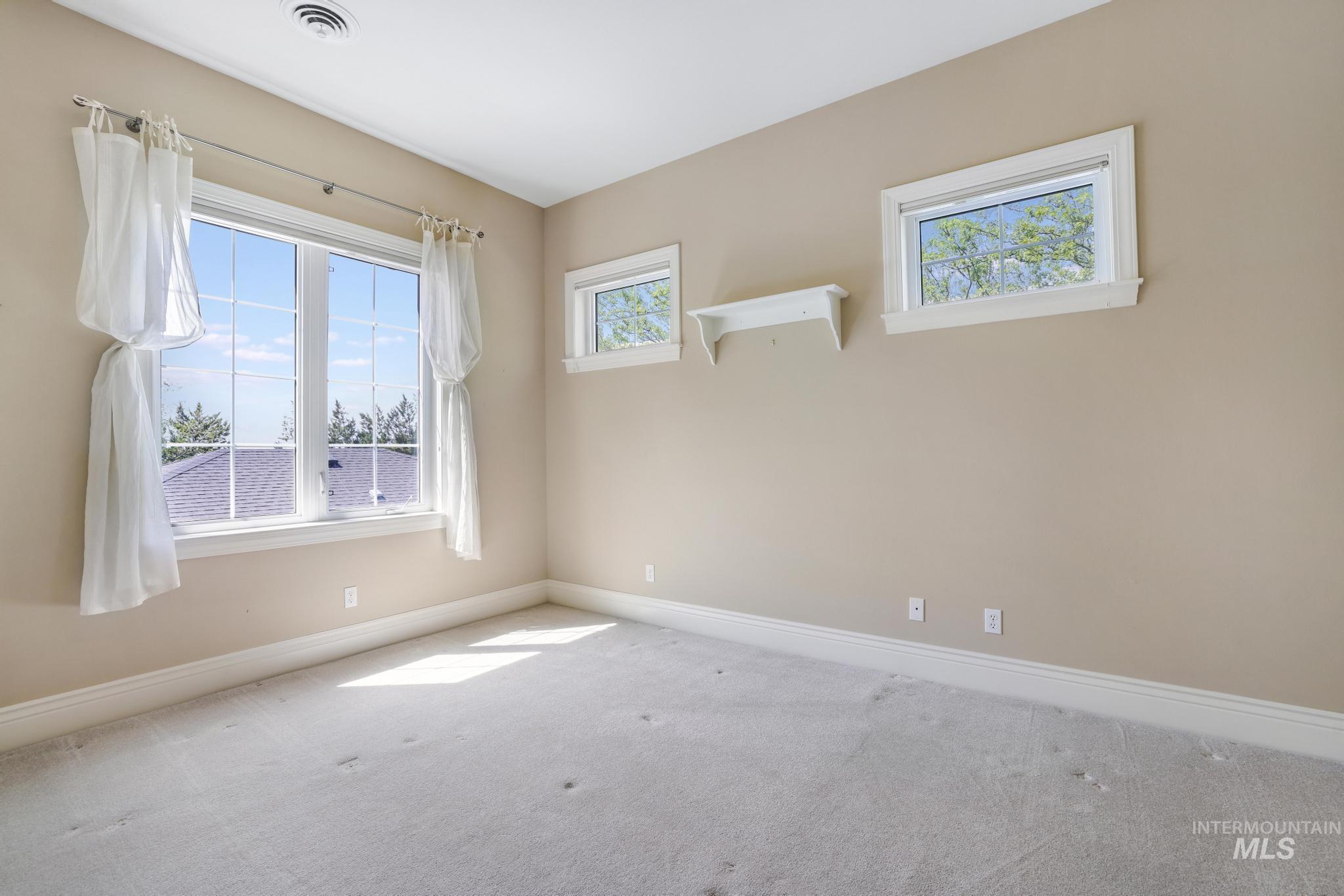 1526 Highway 26 Gooding, ID 83330 - Photo 26 of 48 Carpeted spare room featuring baseboards