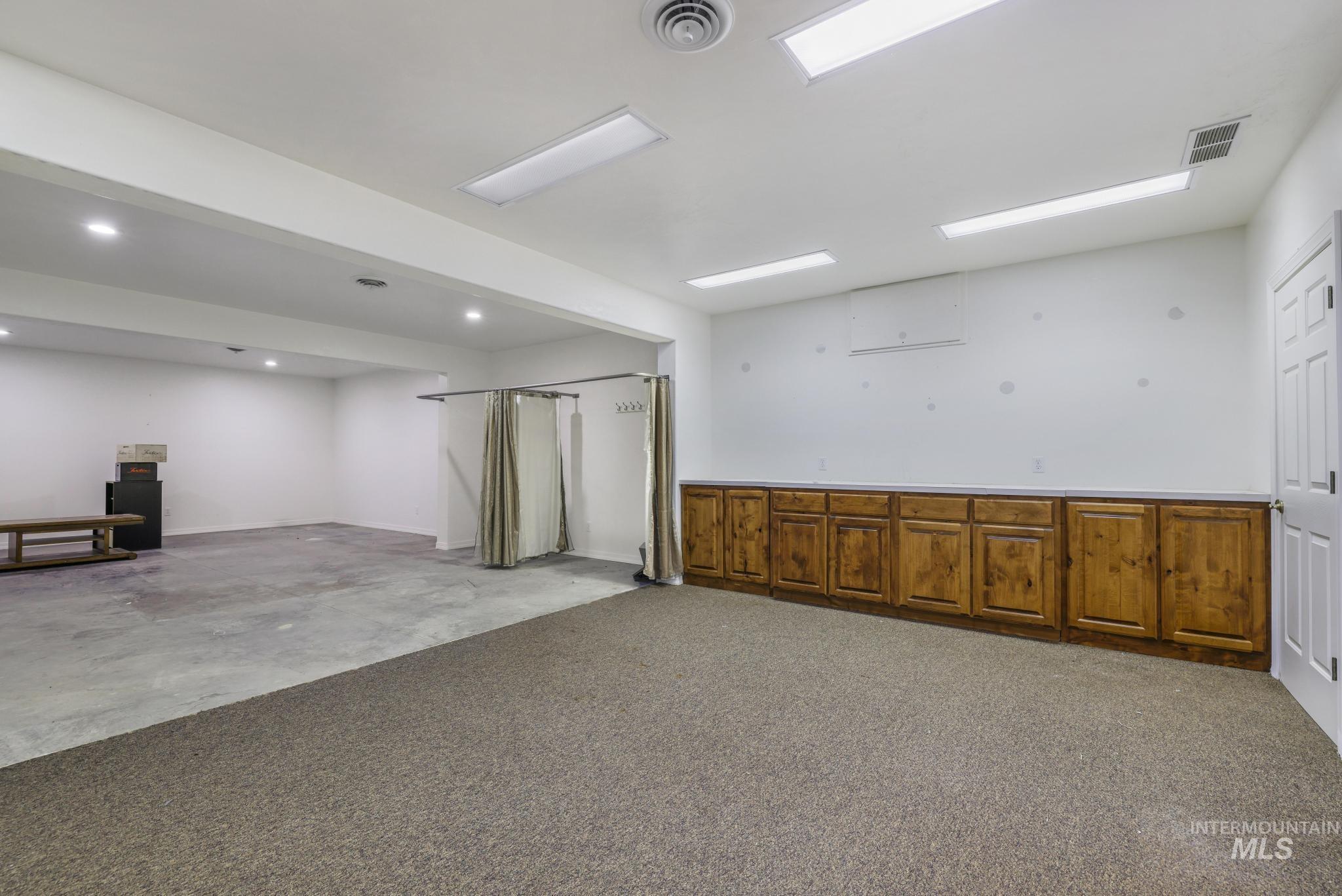 1526 Highway 26 Gooding, ID 83330 - Photo 29 of 48 Basement featuring light carpet and baseboards