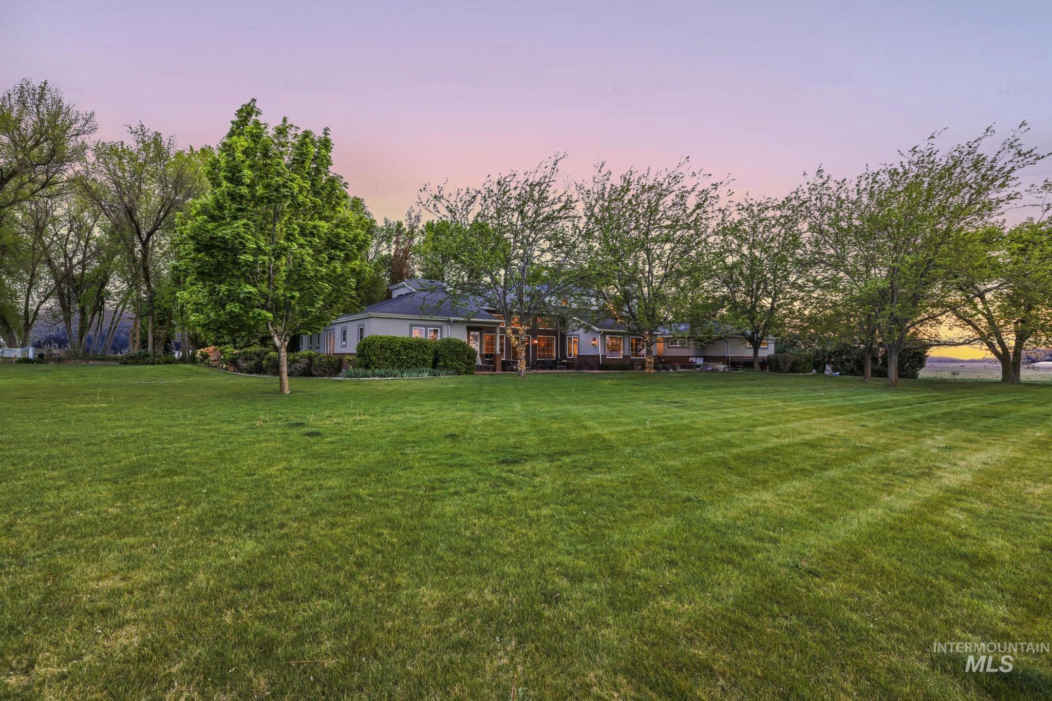 1526 Highway 26 Gooding, ID 83330 - Photo 37 of 48 Yard at dusk featuring a yard
