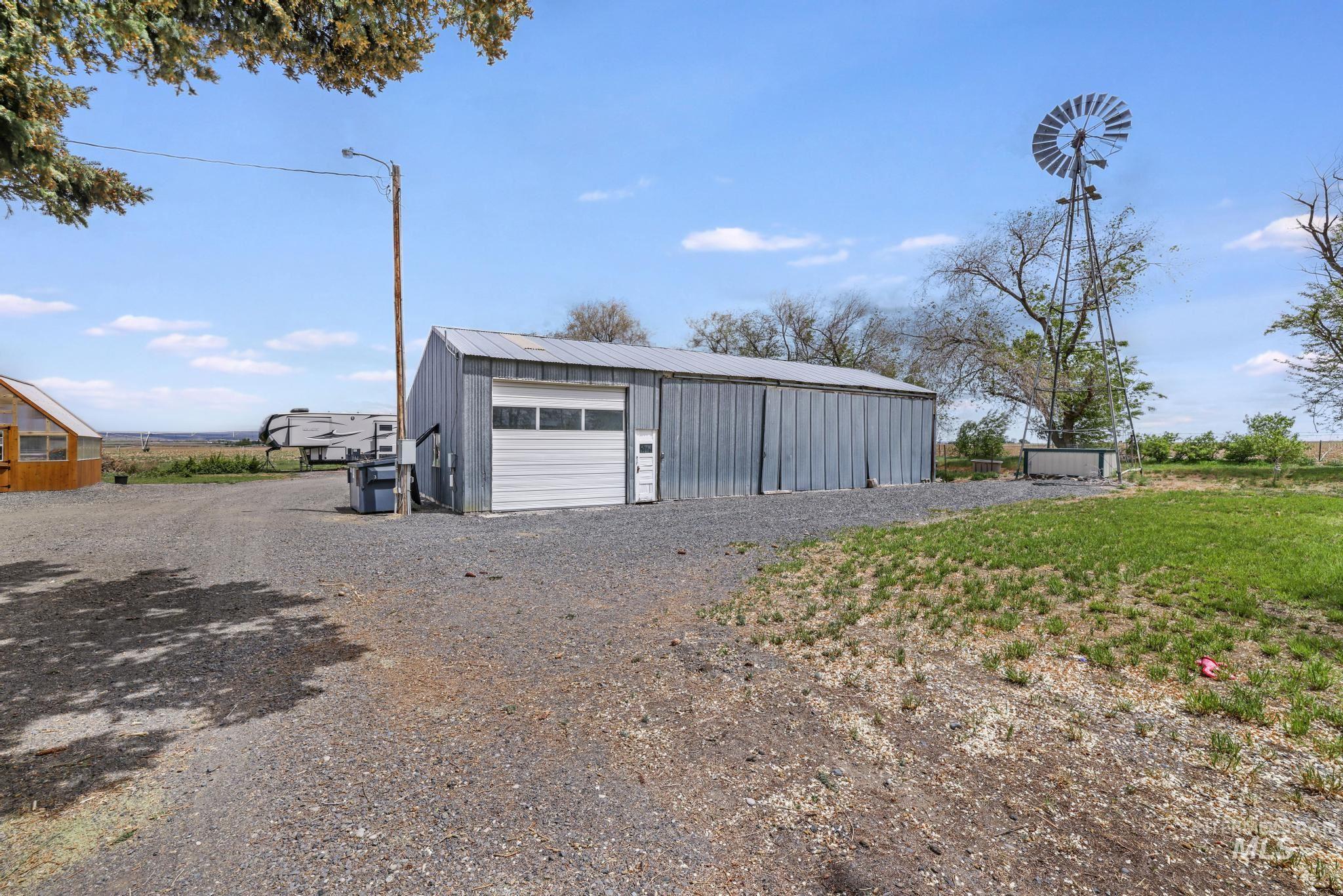 1526 Highway 26 Gooding, ID 83330 - Photo 48 of 48 Detached garage with driveway