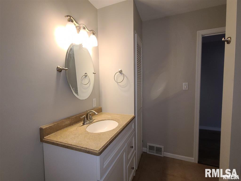 1 Windsor Road Springfield, IL 62702 - Photo 7 of 13
