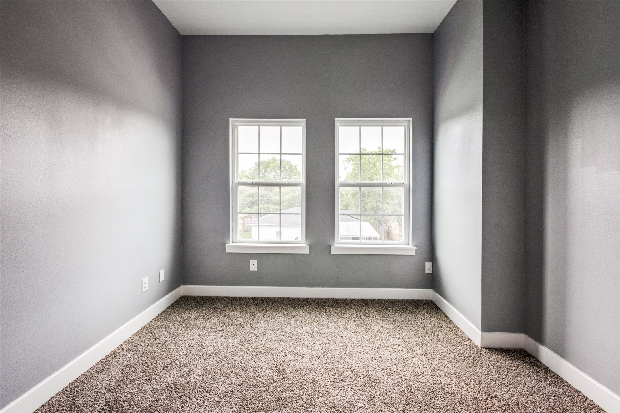 4927 East Ridge Creek Drive Houston, TX 77053 - Photo 13 of 25 an empty room with a window