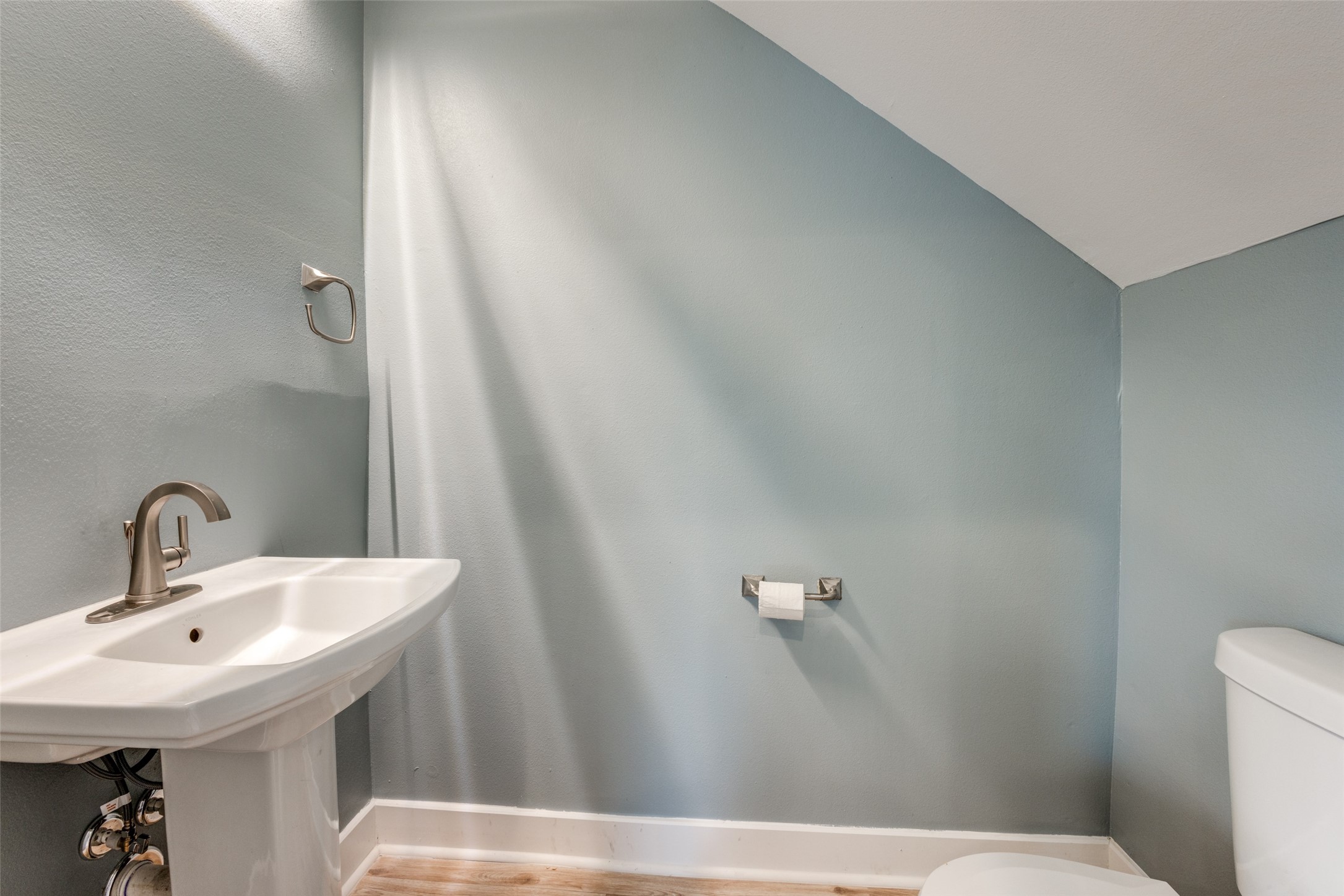 4927 East Ridge Creek Drive Houston, TX 77053 - Photo 21 of 25 a bathroom with a sink a toilet and shower
