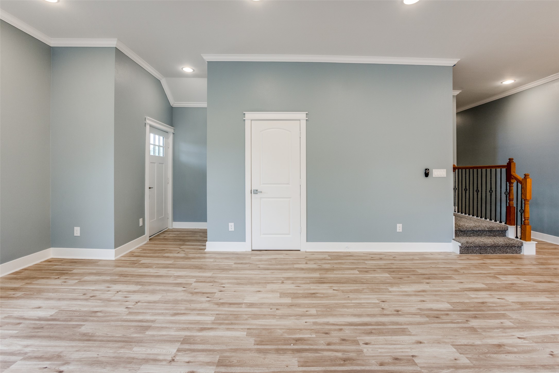 4927 East Ridge Creek Drive Houston, TX 77053 - Photo 4 of 25 a view of an empty room with wooden floor