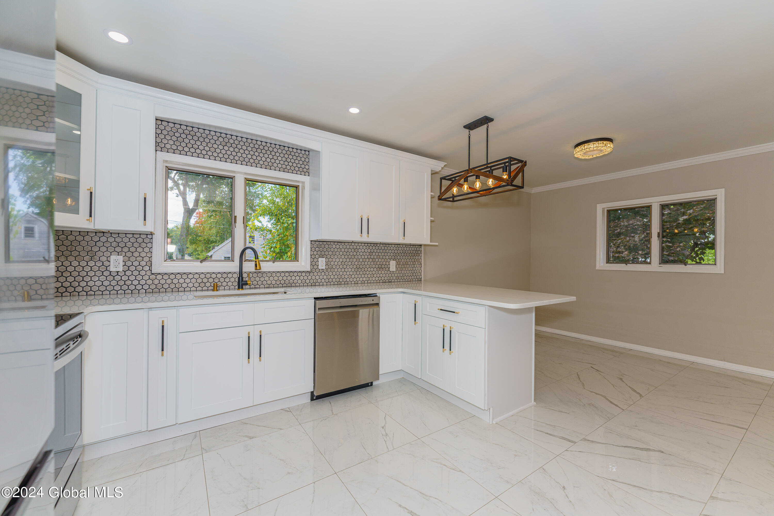 19 Launfal Street Colonie, NY 12205 - Photo 11 of 45 4 Kitchen 7