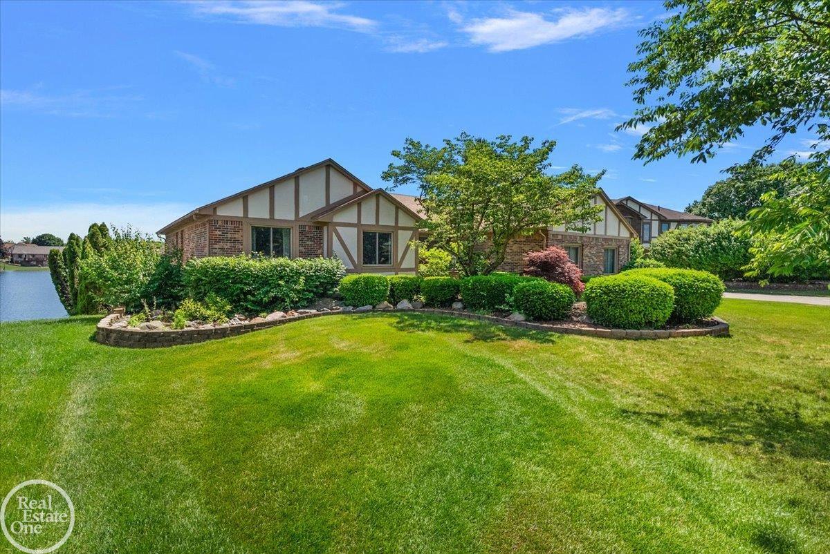3286 Sandy Point Utica, MI 48316 - Photo 1 of 67